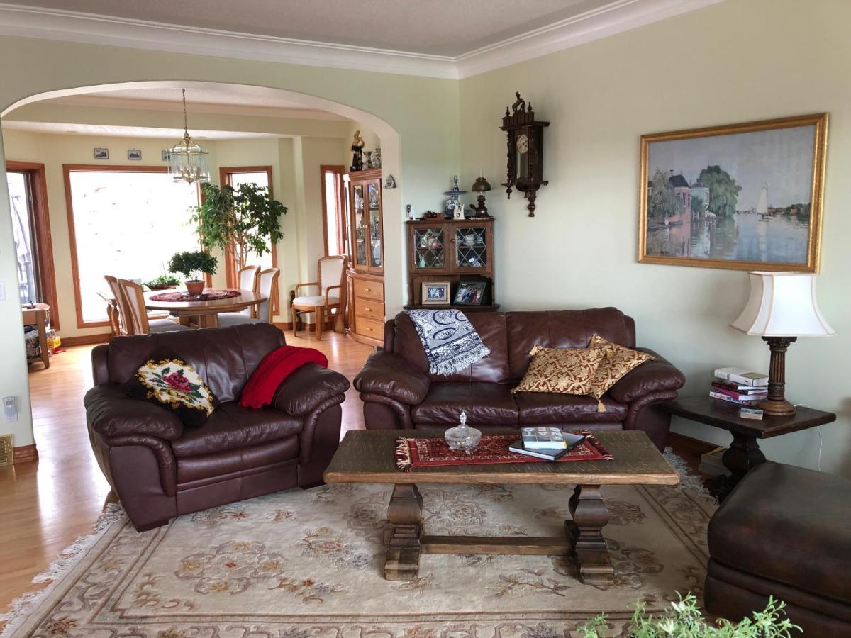 Rocky Mountain View Bed & Breakfast Кокран Екстер'єр фото