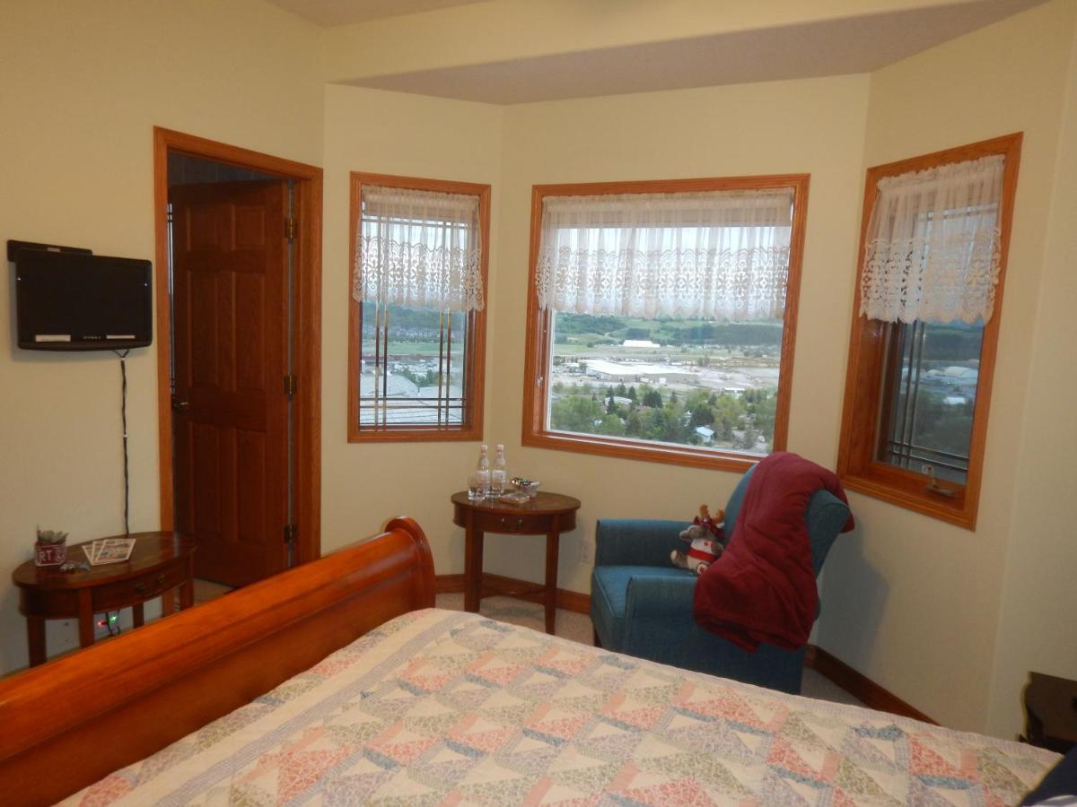 Rocky Mountain View Bed & Breakfast Кокран Екстер'єр фото