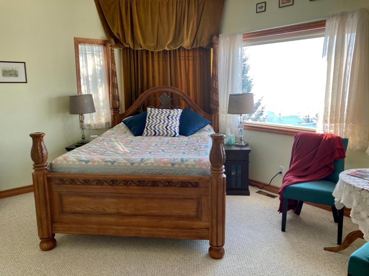 Rocky Mountain View Bed & Breakfast Кокран Екстер'єр фото